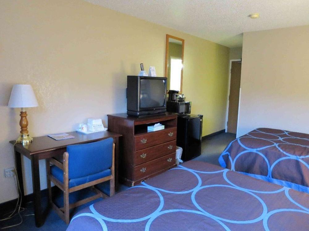 Super 8 By Wyndham Newburgh/West Point Stewart Intl Airport Motel Екстериор снимка