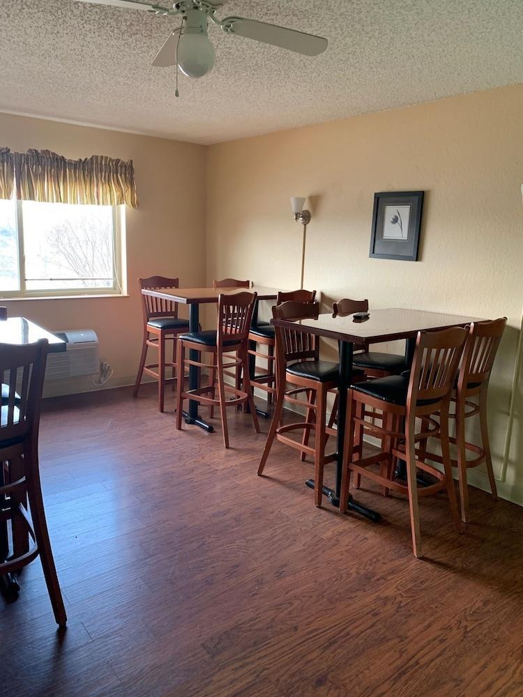 Super 8 By Wyndham Newburgh/West Point Stewart Intl Airport Motel Екстериор снимка