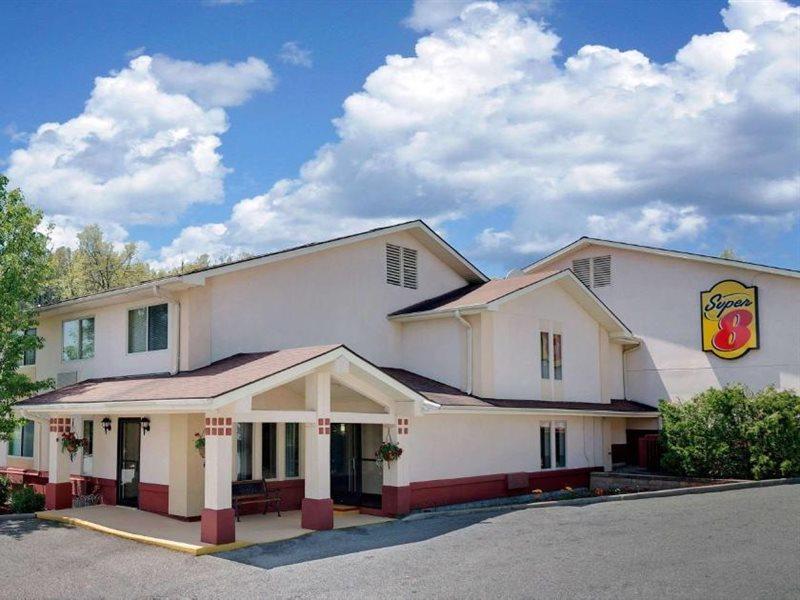 Super 8 By Wyndham Newburgh/West Point Stewart Intl Airport Motel Екстериор снимка