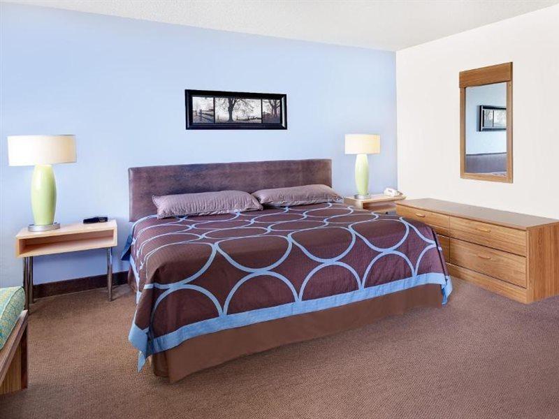 Super 8 By Wyndham Newburgh/West Point Stewart Intl Airport Motel Екстериор снимка