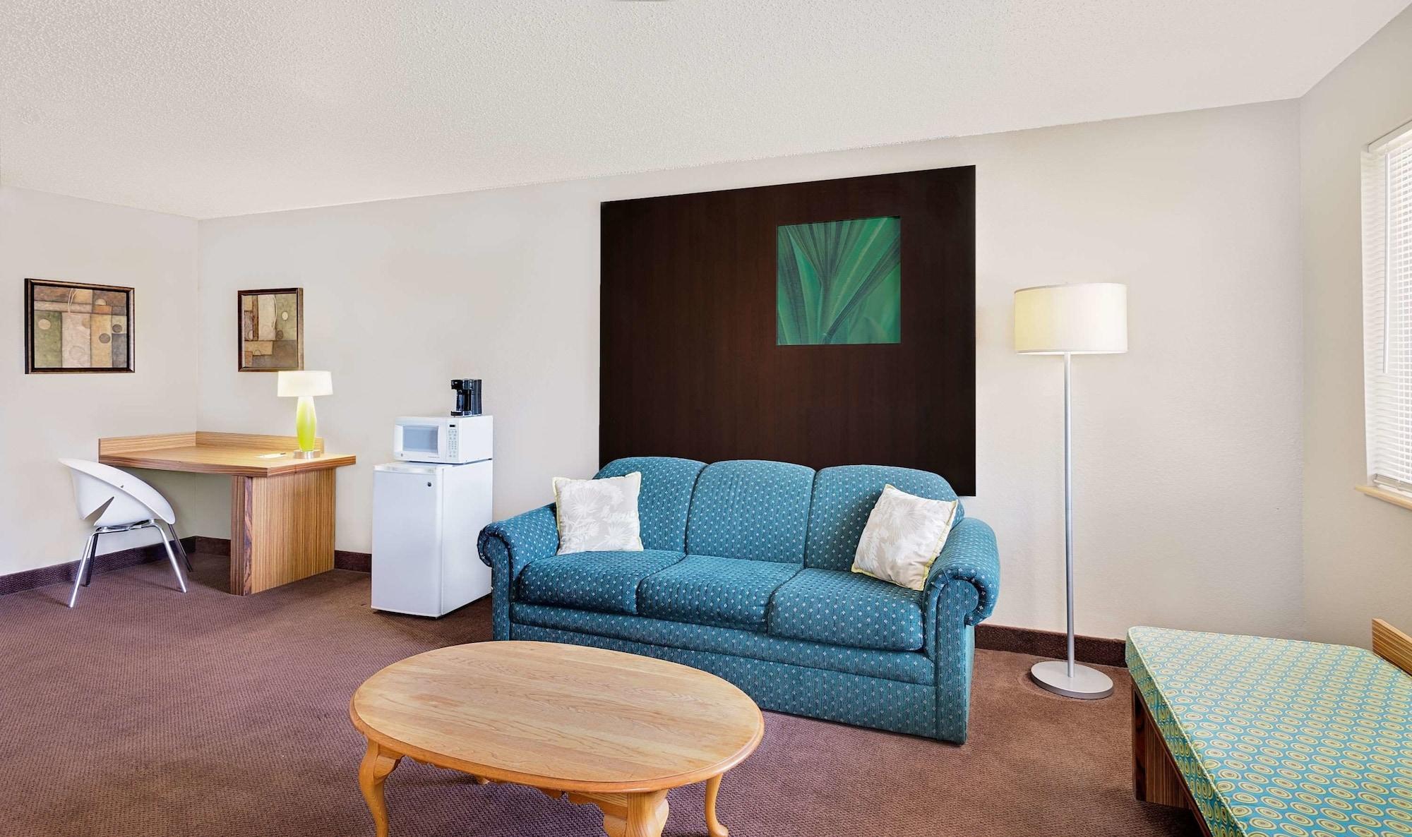 Super 8 By Wyndham Newburgh/West Point Stewart Intl Airport Motel Екстериор снимка