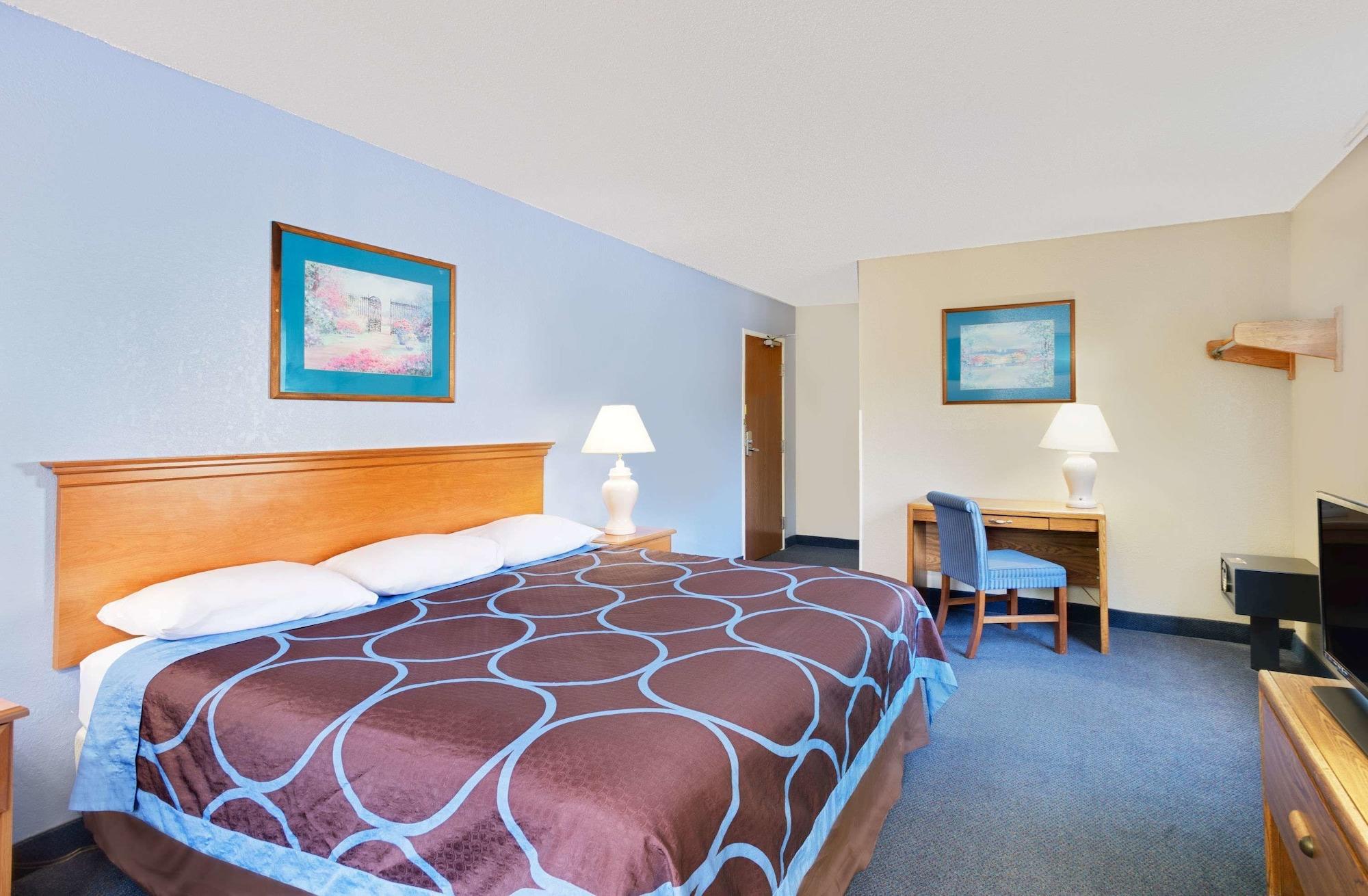 Super 8 By Wyndham Newburgh/West Point Stewart Intl Airport Motel Екстериор снимка