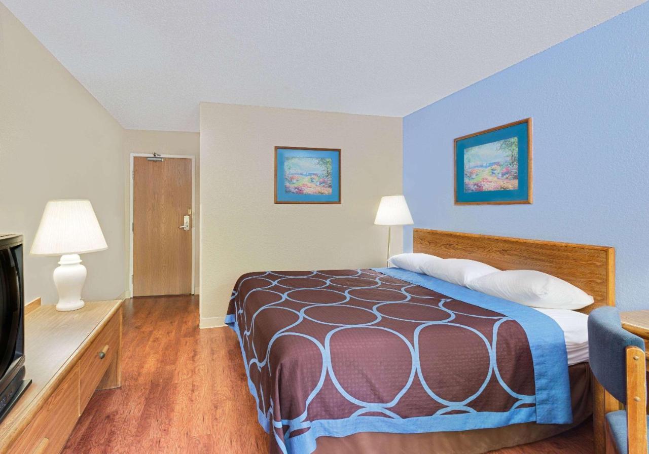 Super 8 By Wyndham Newburgh/West Point Stewart Intl Airport Motel Екстериор снимка