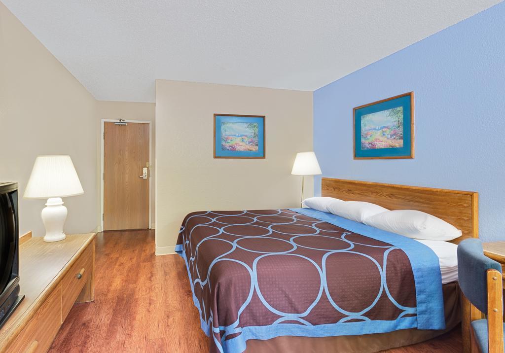 Super 8 By Wyndham Newburgh/West Point Stewart Intl Airport Motel Екстериор снимка