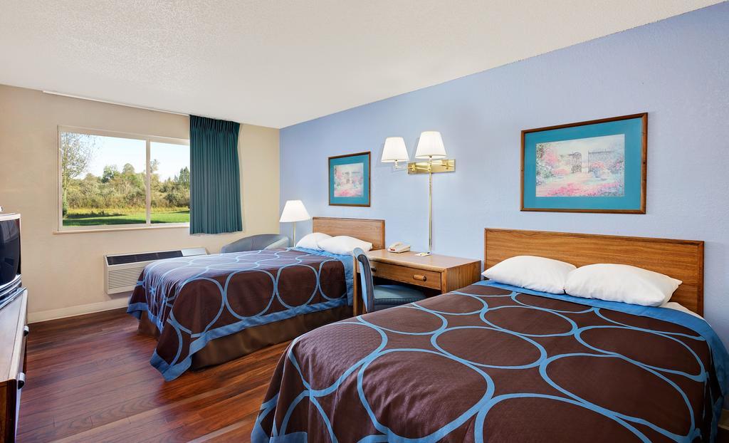Super 8 By Wyndham Newburgh/West Point Stewart Intl Airport Motel Екстериор снимка