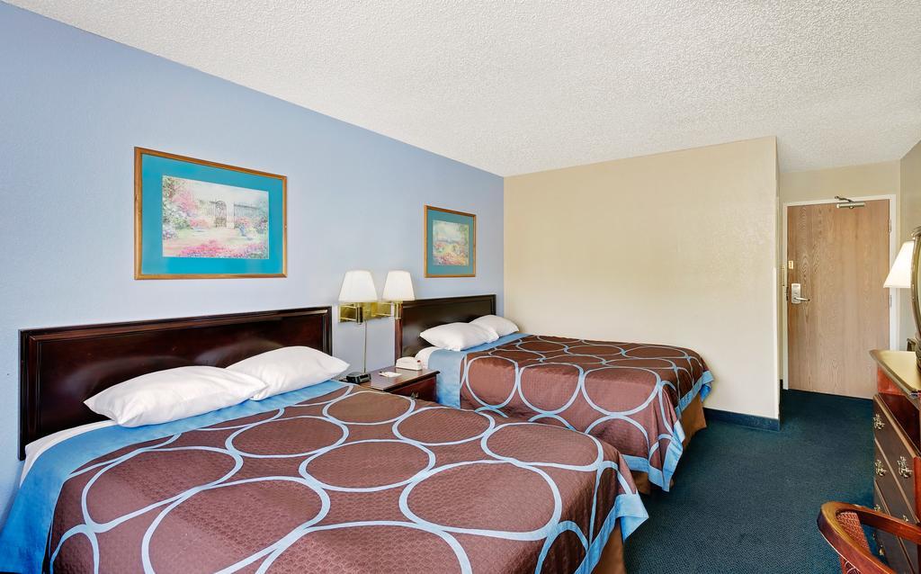 Super 8 By Wyndham Newburgh/West Point Stewart Intl Airport Motel Екстериор снимка