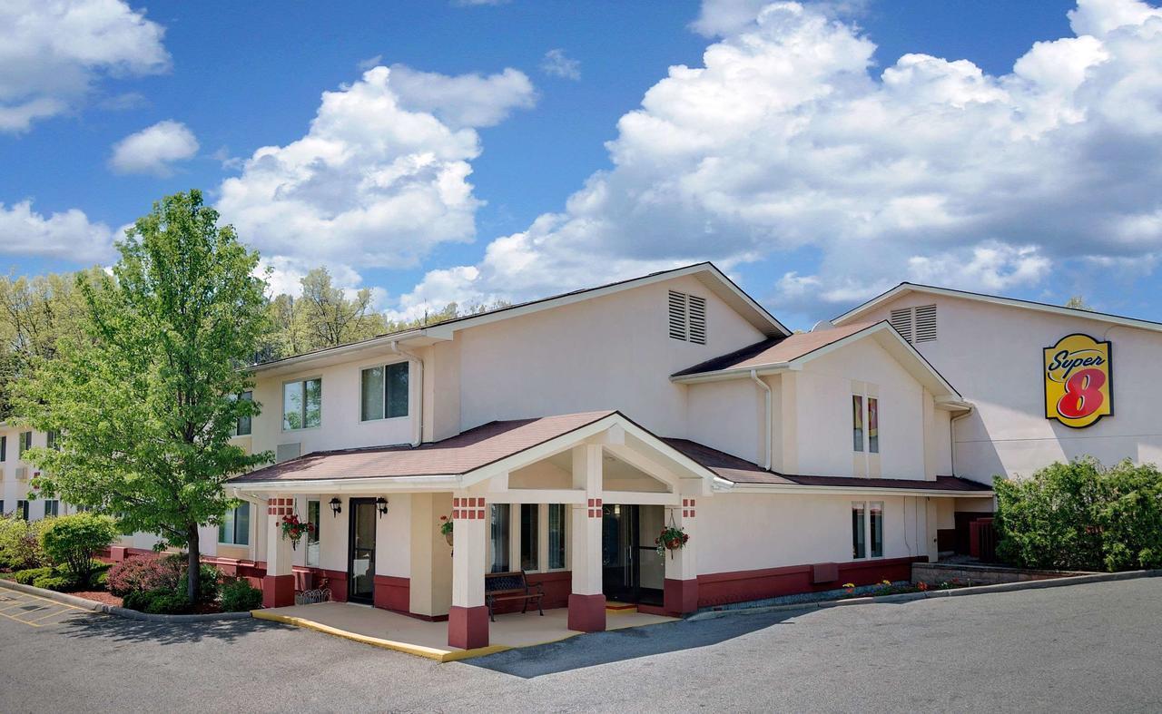 Super 8 By Wyndham Newburgh/West Point Stewart Intl Airport Motel Екстериор снимка