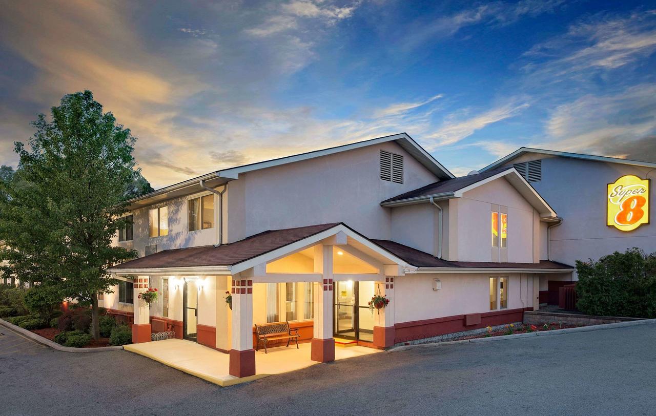 Super 8 By Wyndham Newburgh/West Point Stewart Intl Airport Motel Екстериор снимка