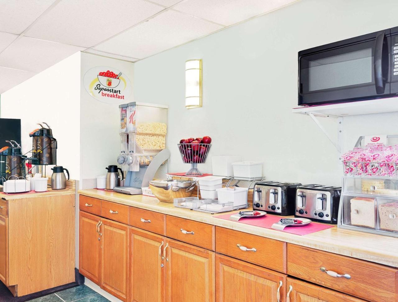 Super 8 By Wyndham Newburgh/West Point Stewart Intl Airport Motel Екстериор снимка